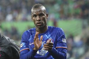 记者：切尔西坚持要杰克逊从德国返回伦敦，交易无法进行