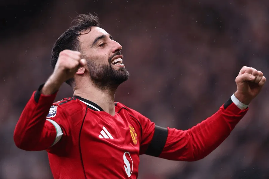 尽力局，曼联球员本场共创造10次机会，其中8次来自B费